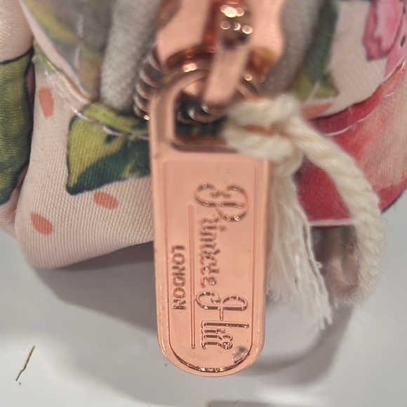 Primrose Hill London Diagonal Zip Clutch in Pink Dotted Peaches Print NWT - Picture 5 of 9